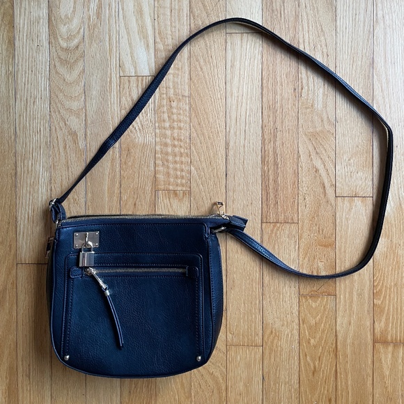 Black Aldo Everyday Shoulder Bag with Gold Hardware. - Picture 1 of 3
